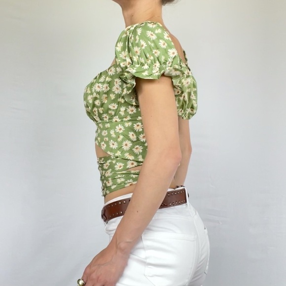 Floral Daisy printed crop top fits L green ties on the back woman’s - Picture 8 of 14